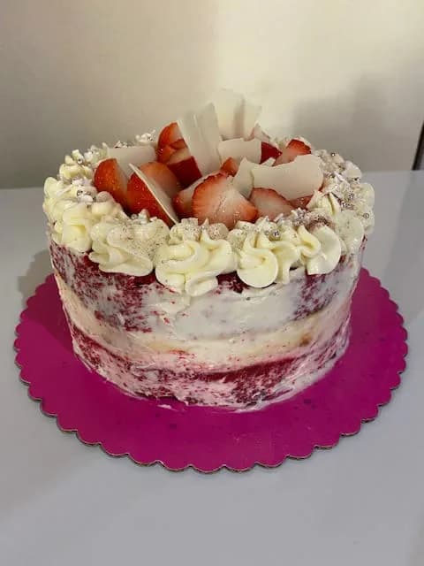 Baileys cheesecake with chocolate shavings decoration