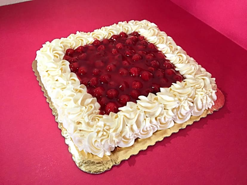 Gift box of cheesecake cupcakes with branded packaging